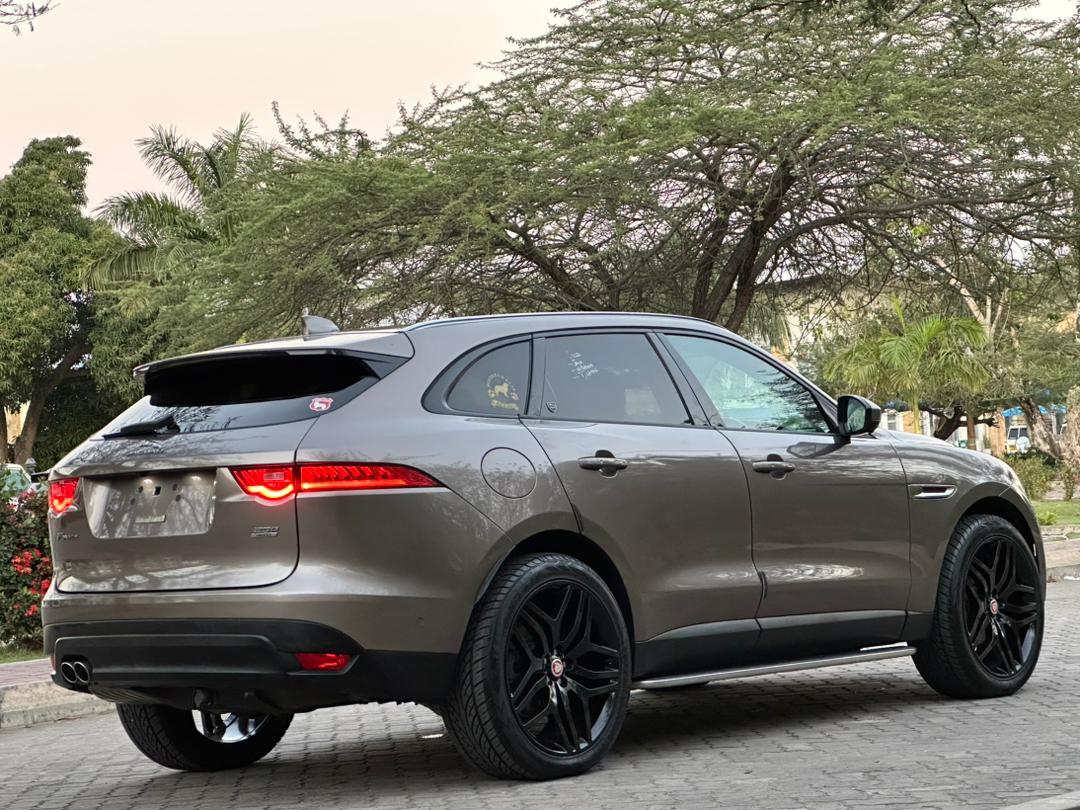 LAND ROVER JAGUAR F-PACE thumbnail 8